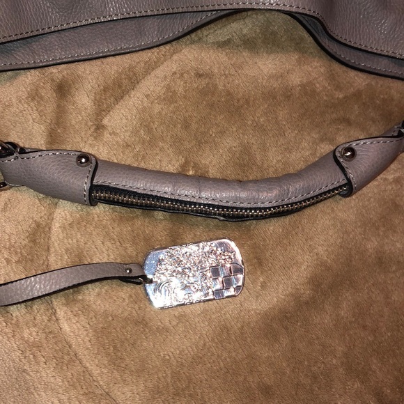 Gray Vince Camuto bucket bag - Picture 4 of 6